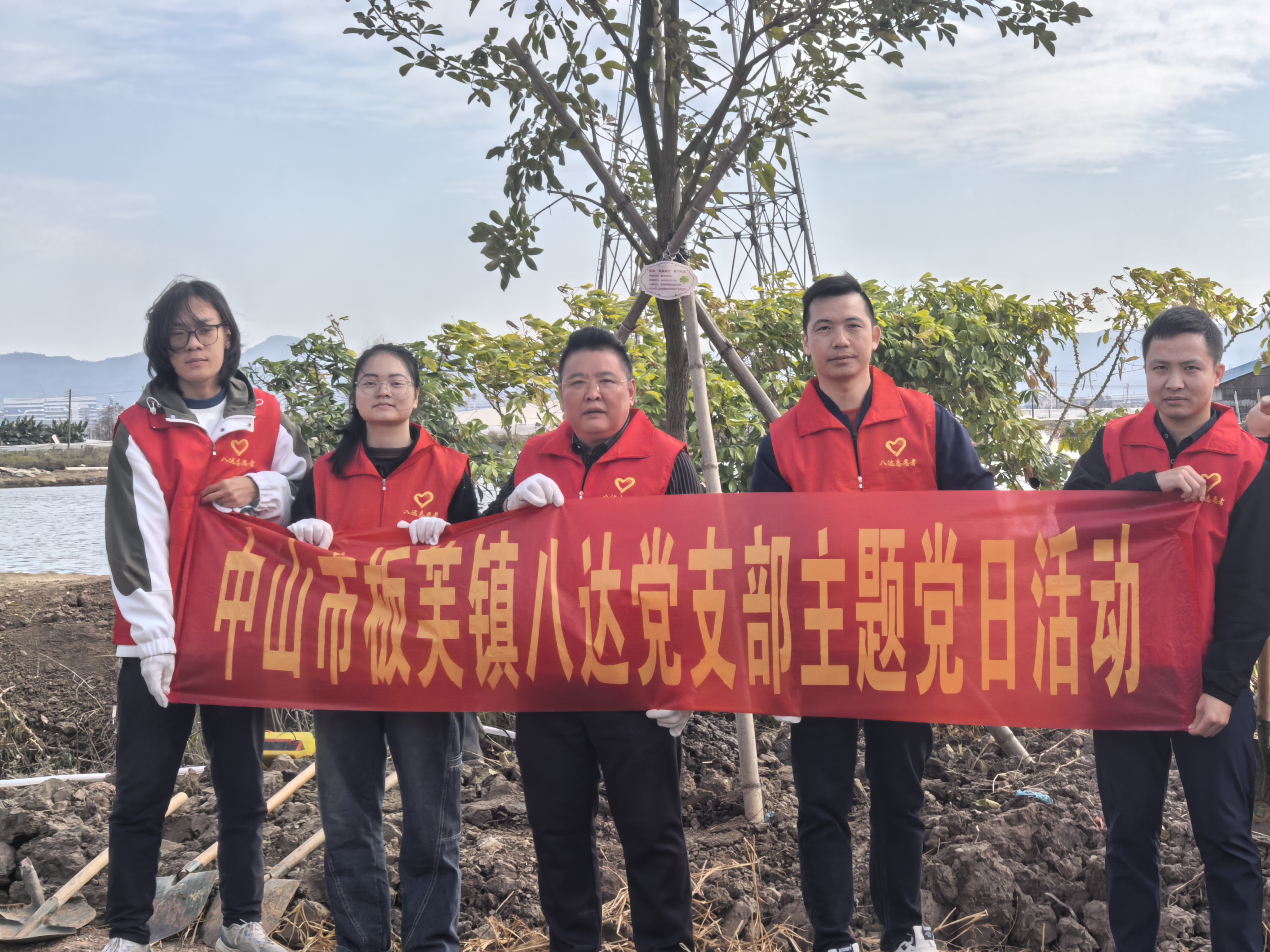 Condensing 'new' gathering 'green' and jointly building 'two enterprises and three new' forests! Zhongshan Wanda Machinery Automation Technology Co., Ltd. actively participates in tree planting activities