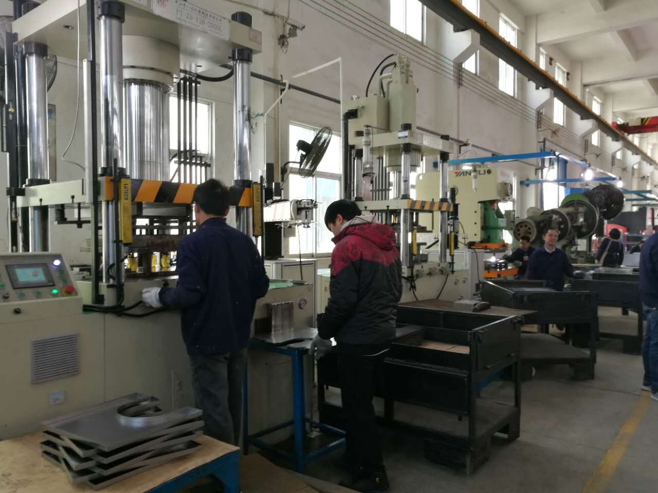 Baking tray production line (120 tons, 200 tons, 350 tons CNC double-action stretching machine)