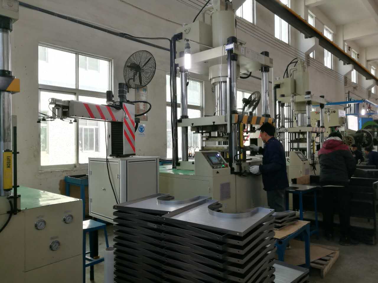 Baking tray production line (120 tons, 200 tons, 350 tons CNC double-action stretching machine)