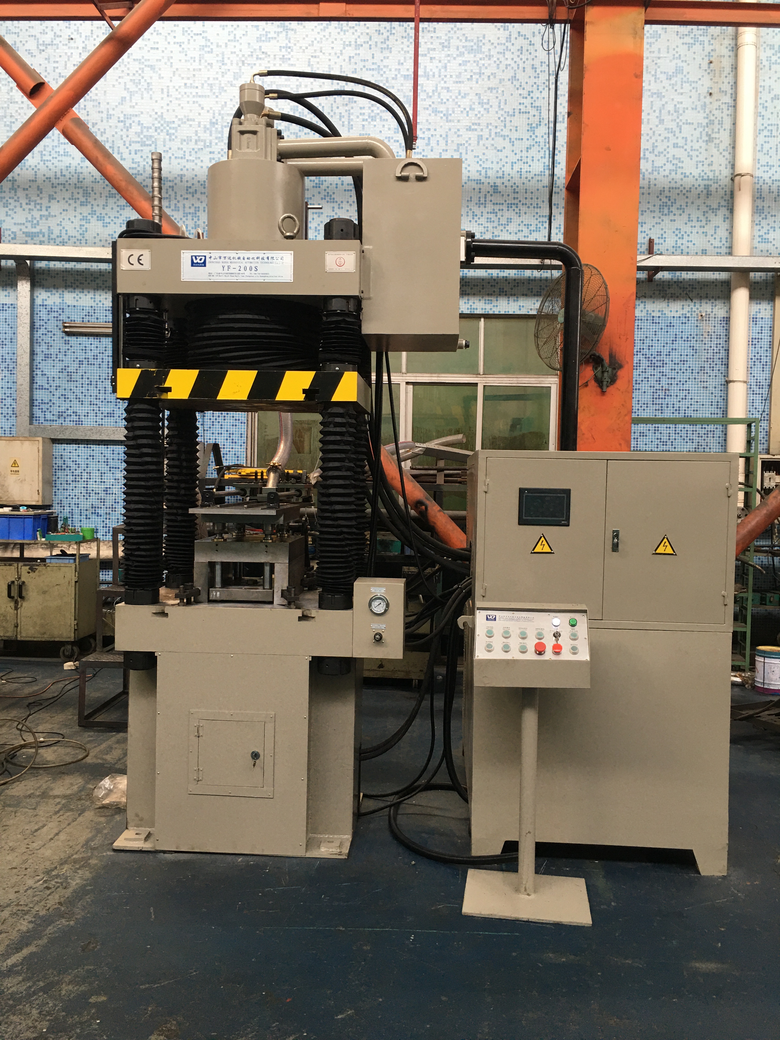 YF-200S fully automatic servo precision CNC powder hydraulic press pictures (3)
