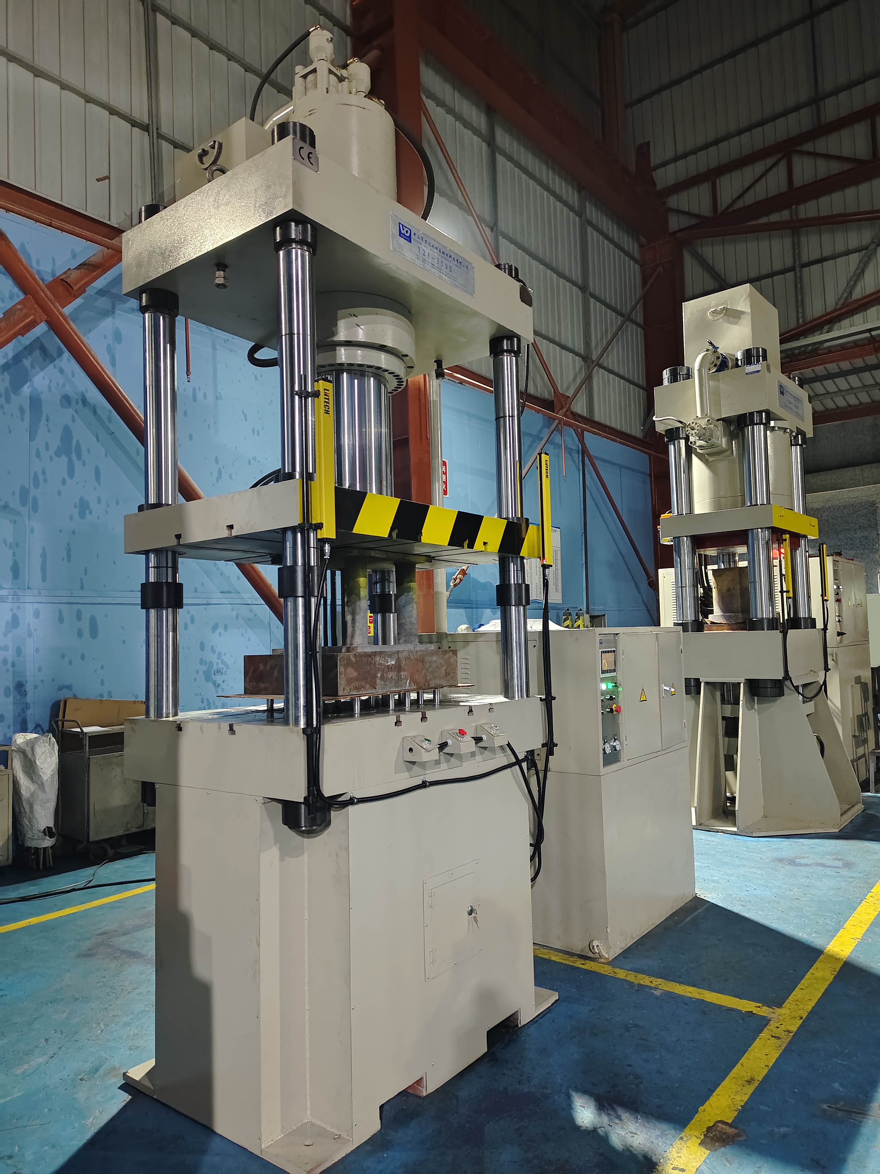 Y28-350S (350 tons servo double-action stretching machine)