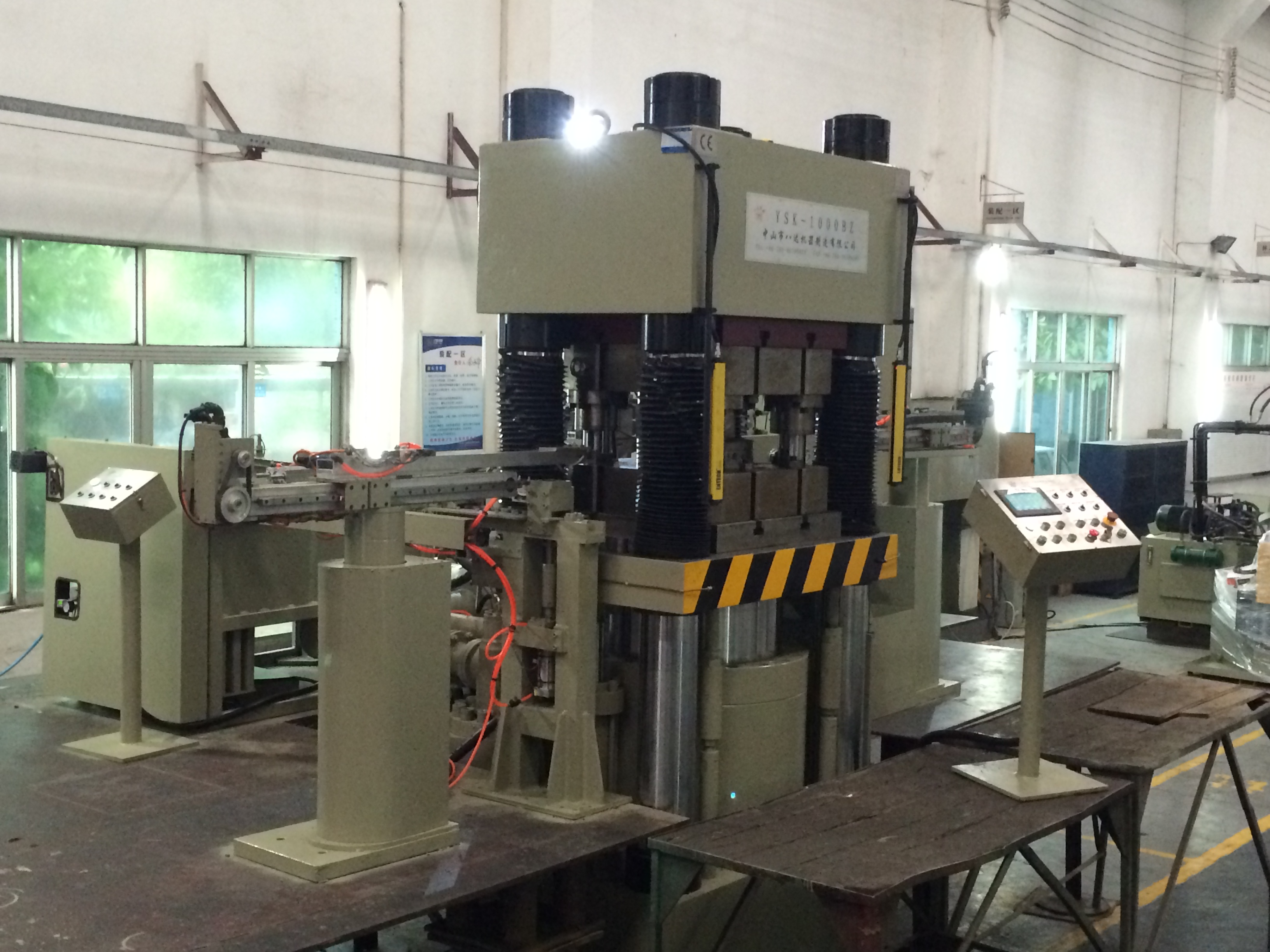 YSK-1000BZ servo CNC precision four-column hydraulic press (gear precision cold extrusion fully automatic production line)