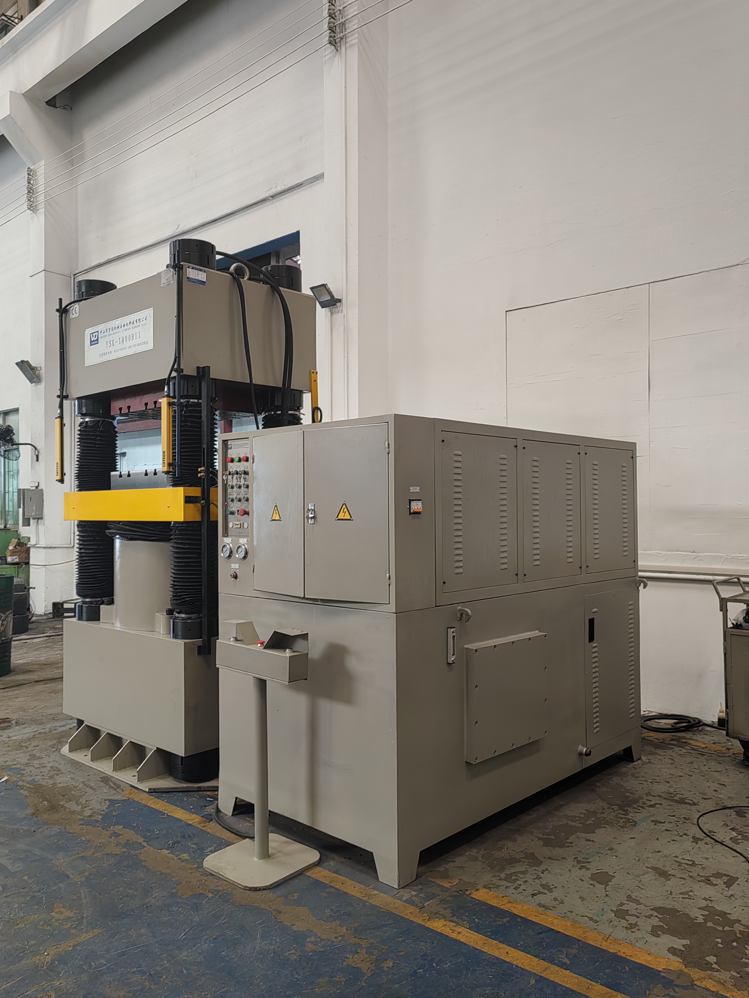 YSK-1000BII (four-column hydraulic press with loading and unloading cylinder)