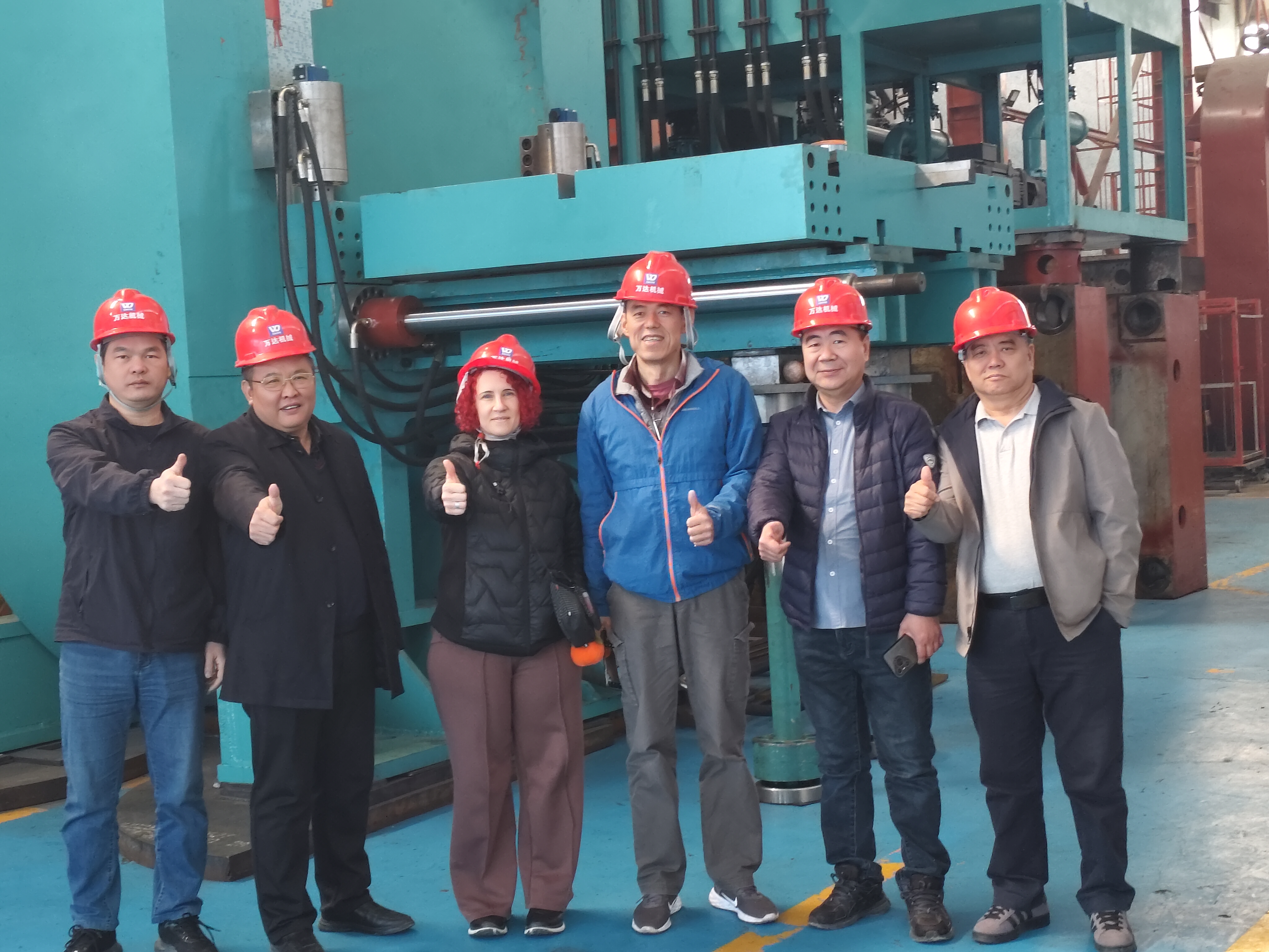 Zhongshan Wanda Machinery receives Russian customers to explore new opportunities for cooperation in ultra-high pressure hydraulic presses