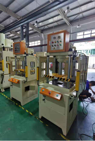 Four-column hydraulic press (small size 10-100T)