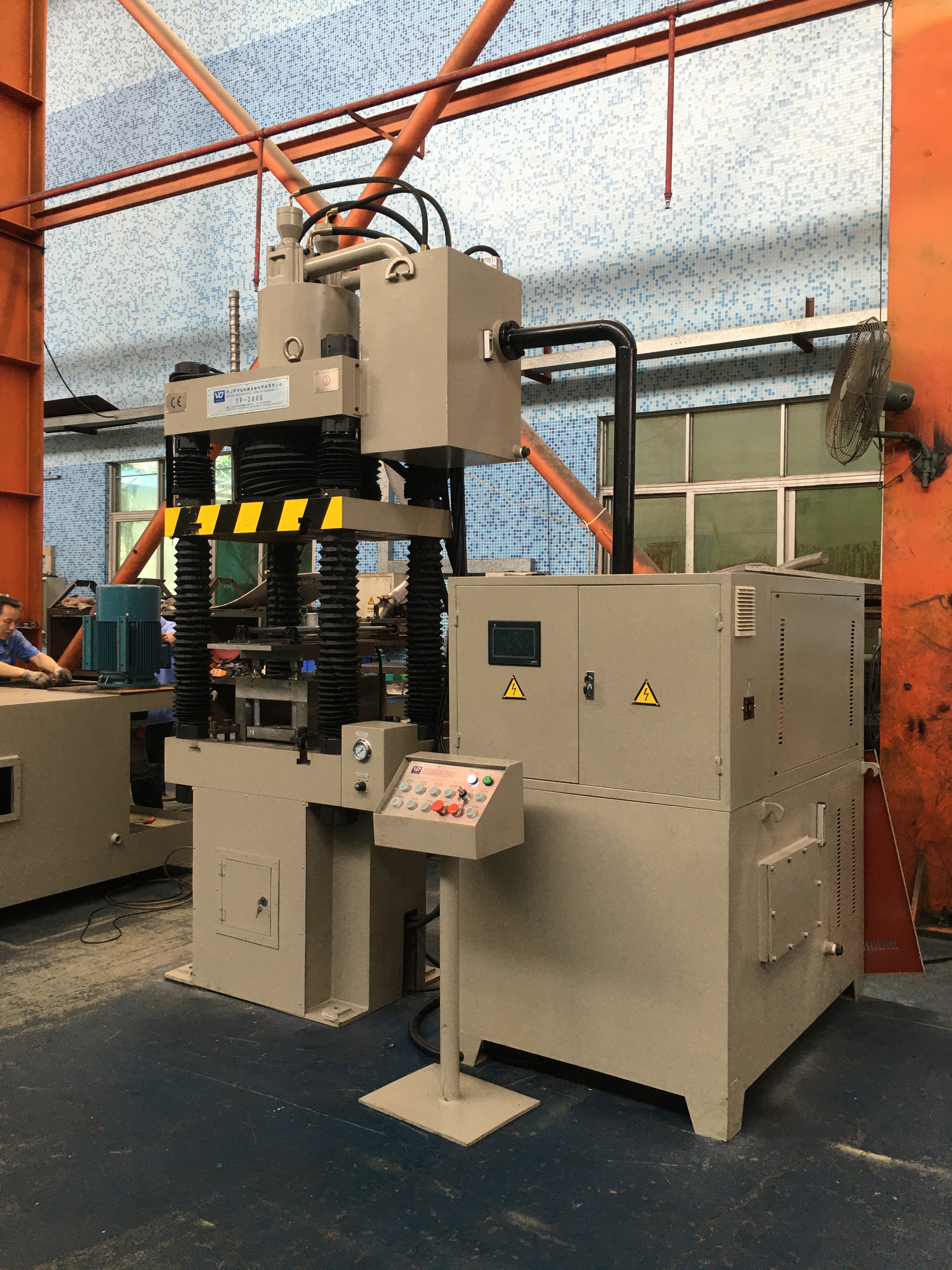 YF-200S fully automatic servo precision CNC powder hydraulic press pictures (2)