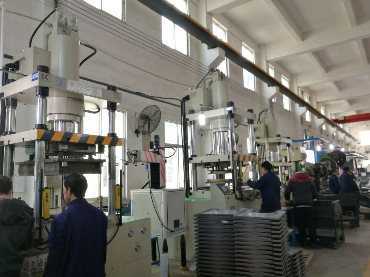Baking tray production line (120 tons, 200 tons, 350 tons CNC double-action stretching machine)