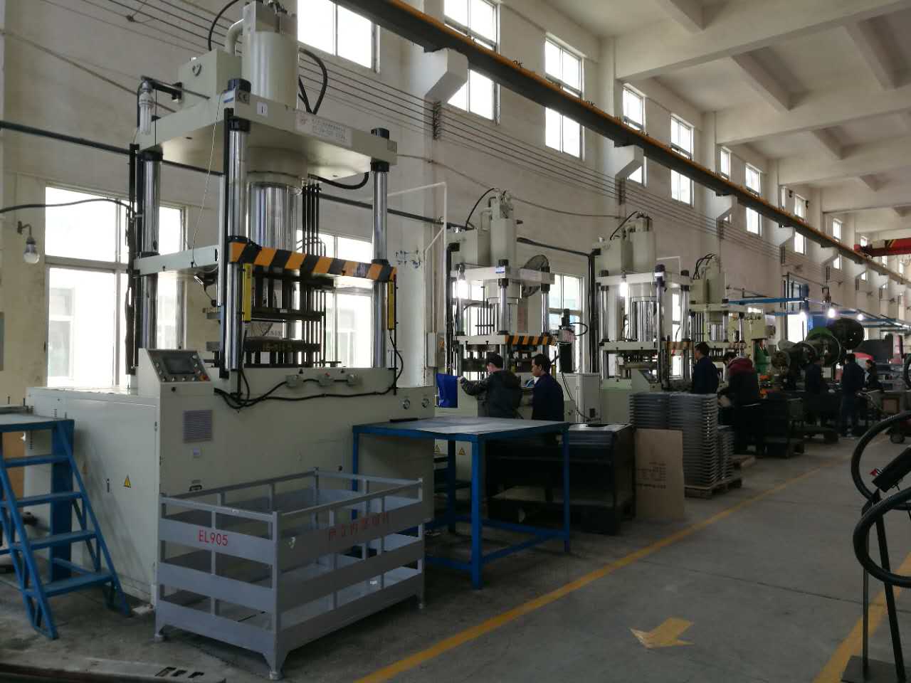 Baking tray production line (120 tons, 200 tons, 350 tons CNC double-action stretching machine)