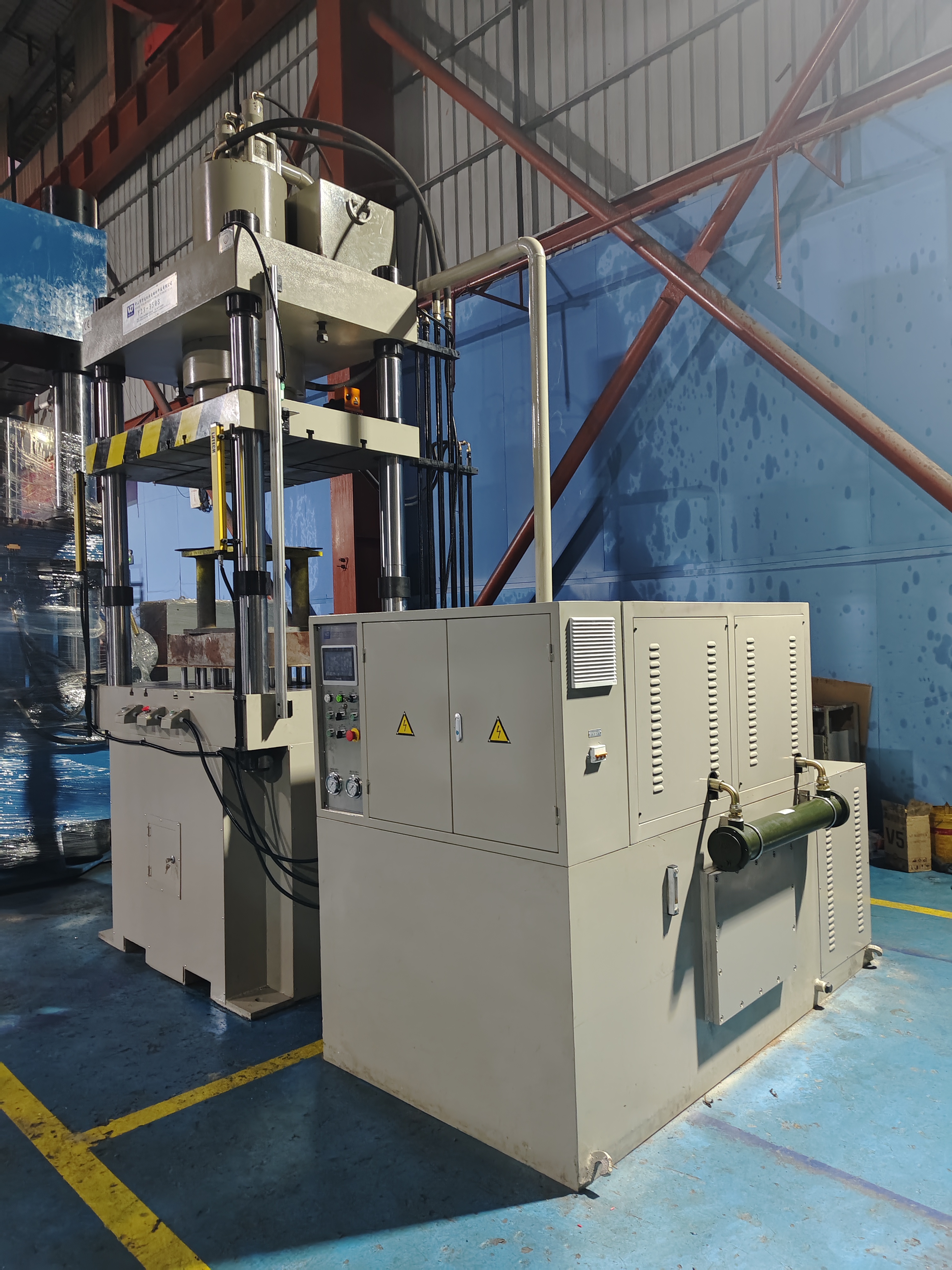 Y28-350S (350 tons servo double-action stretching machine)